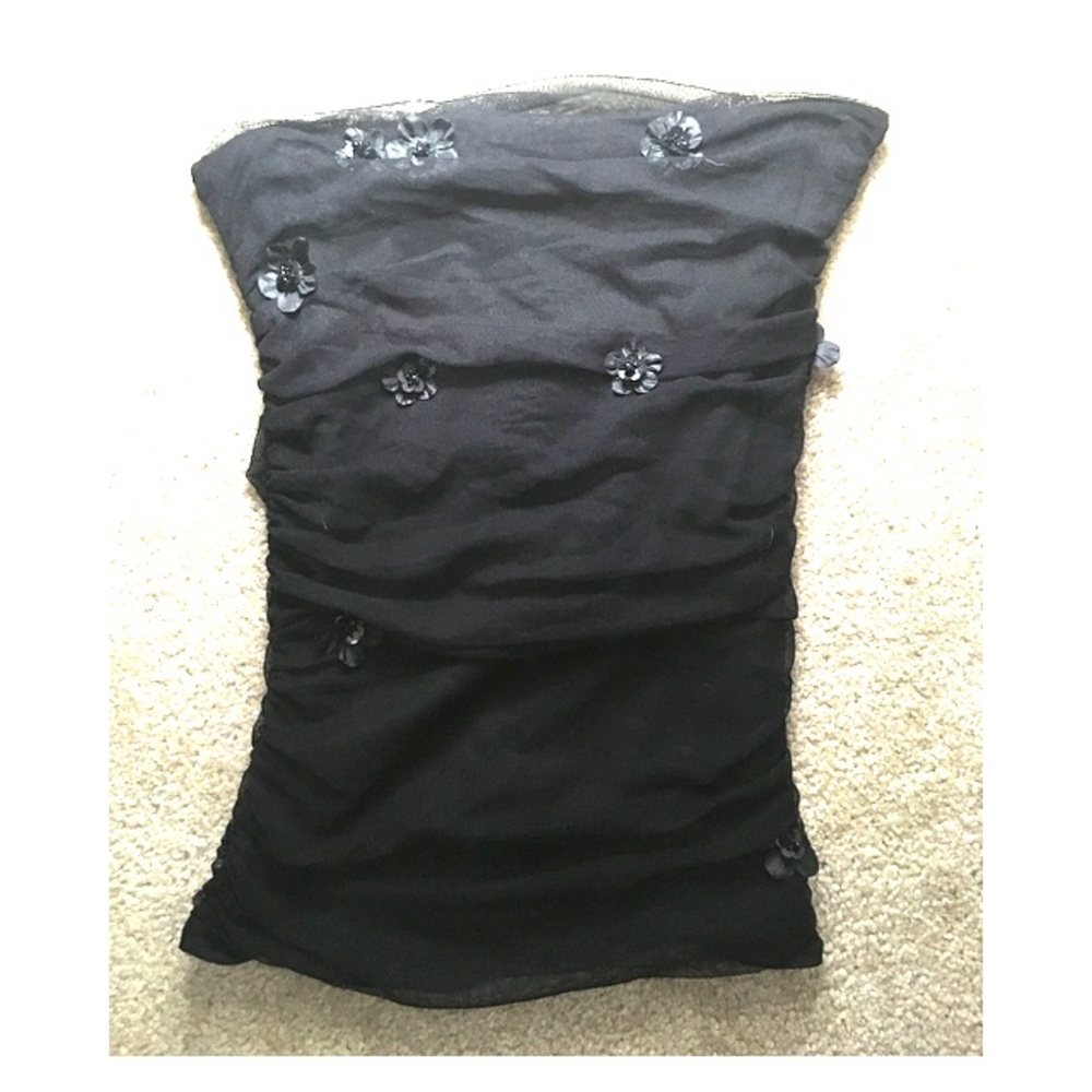 Strapless black top